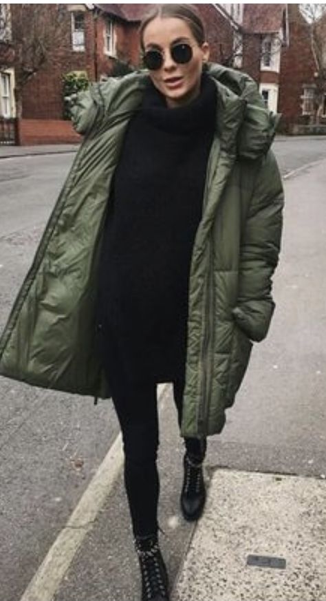 Olive Green Puffer Jacket Outfit, Padded Coat Outfit, Green Puffer Jacket Outfit, Puffy Jacket Outfit, Puffer Coat Outfit, Puffer Outfit, Winter Jacket Outfits, Puffer Jacket Outfit, Green Puffer Jacket