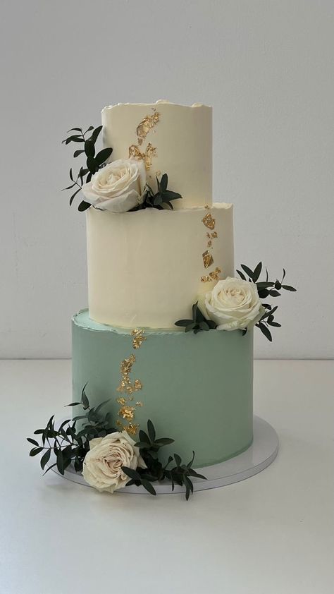 Green White Gold Wedding, White Gold Wedding Cake, Cake On Stand, White And Gold Wedding Cake, 2 Layer Cakes, Green Wedding Cake, Three Tier Cake, Flag Cake, 16 Cake