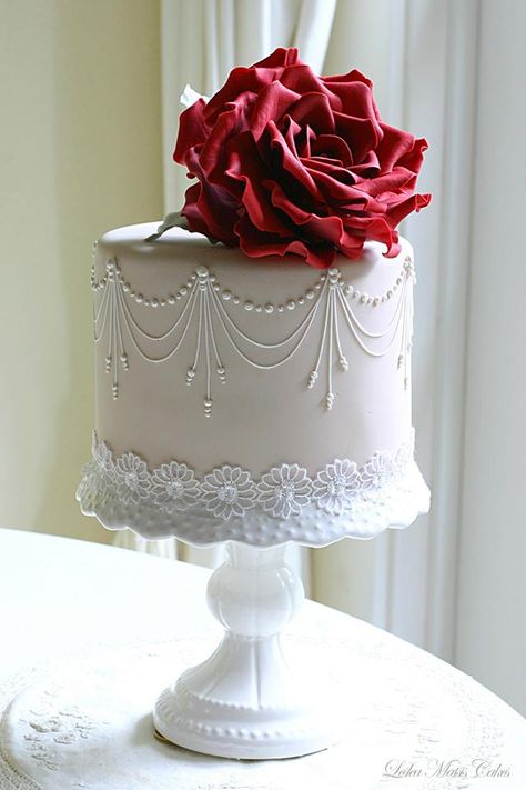 ♔ Exquisite Wedding Cake Single Tier Cake, Lace Wedding Cake, Amazing Wedding Cakes, Wedding Dessert, Cool Wedding Cakes, Snacks Für Party, Wedding Cake Inspiration, Beautiful Wedding Cakes, Gorgeous Cakes