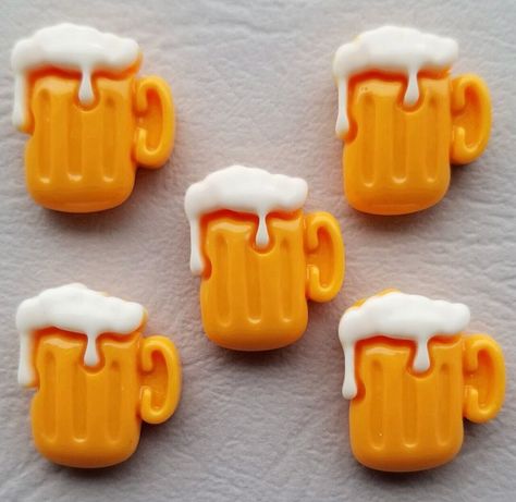 Homemade Magnets, Beer Painting, Mug Of Beer, Polymer Clay Magnet, Jewellery Card, Craft Embellishments, Clay Ring, Clay Magnets, Beer Party