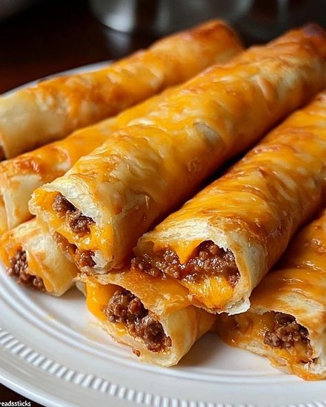 Taco Breadsticks, Breadsticks Recipe, Taco Dip Recipe, Cheesy Breadsticks, Bread Sticks Recipe, Taco Dip, Mexican Cheese, Appetizer Bites, Keto Food