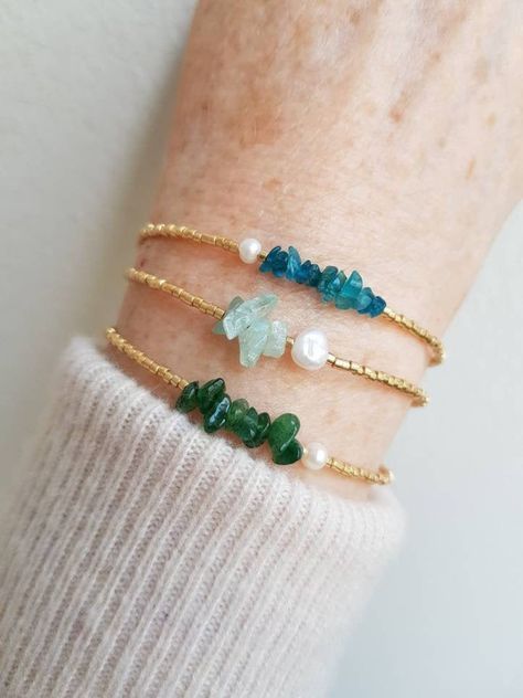 #diy #handmade #art #homedecor #Jewelry #craft Gemstone Chips Bracelet, Tiny Bead Bracelet, Chip Bracelet, Aquamarine Bracelet, Pola Sulam, Beads Bracelet Design, Birthstone Bracelet, Bracelet Dainty, Wrap Bracelets