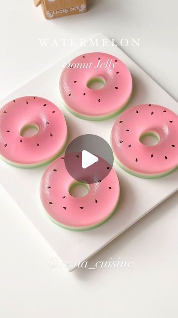 Milk Jelly Recipe, Jelly Mould Recipes, Jelly Watermelon, Cute Pudding, Jello Fruit, Jello Fruit Salads, Watermelon Sticks, Watermelon Jello, Marshmallow Desserts