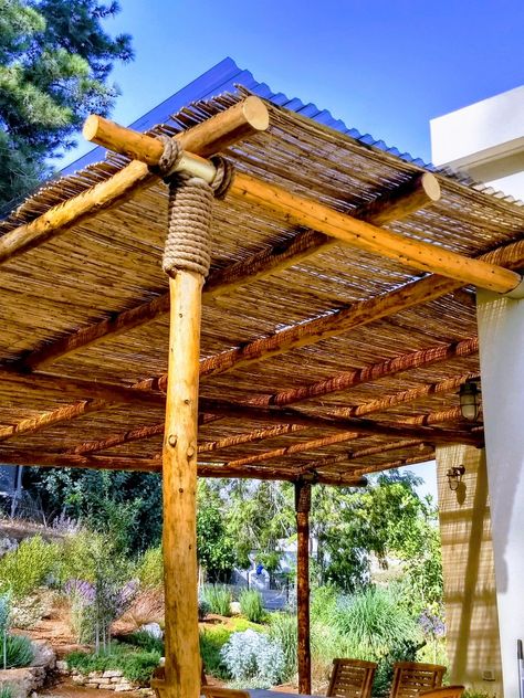 Gum Pole Pergola, Pergola With Bamboo Roof, Bamboo Pergola Ideas, Palapas Ideas Patios, Wooden Fence Design, Backyard Wood Fence, Backyard Pergola Ideas, Bamboo Pergola, Garden Sitting Areas