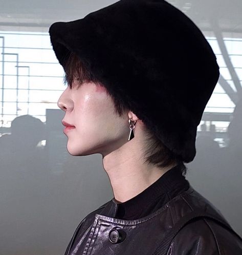 ateez kang yeosang birthmark side profile airport(orig photo cr: dungreeeee) Yeosang Side Profile, Yeosang Birthmark, Ateez Core, Ateez Meme, Ateez Kang Yeosang, Kang Yeosang, Kang Yeo-sang, Beauty Mark, Side Profile