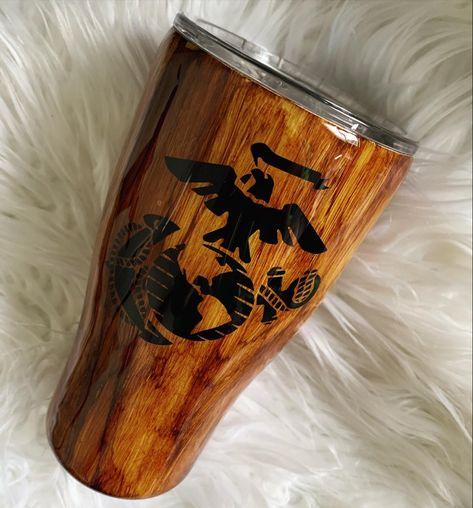 Custom painted wood grain design with marine corps logo in black. Marine Corps Tumbler Ideas, Marines Tumbler Ideas, Marine Corps Tumbler, Painted Wood Grain, Marine Corps Logo, Wood Grain Tumbler, Epoxy Projects, Epoxy Cups, Grain Design