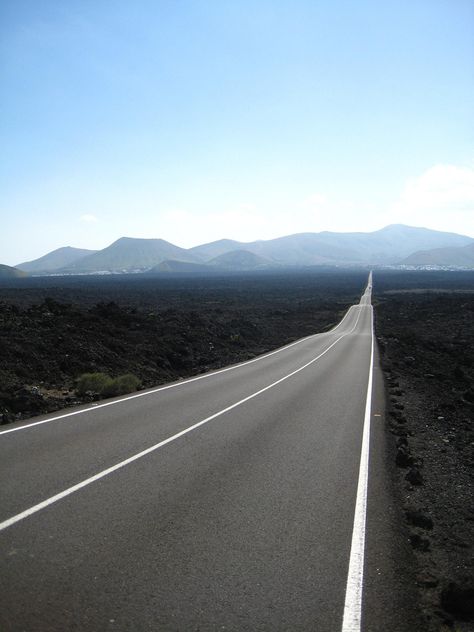 <3 straight ahead Empty Road, Beautiful Roads, Belle Nature, Winding Road, Road Trippin, On The Road Again, Kuta, Open Road, Belle Photo