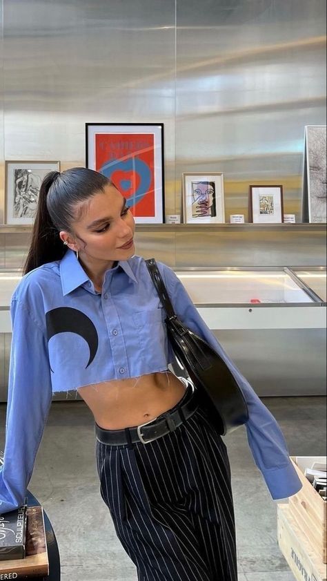 Cropped Shirt Outfit, Pinstripe Pants Outfit, Suits Aesthetic, Fashion Girlies, Shirt Outfit Ideas, Cocktail Outfit, Pinstripe Pants