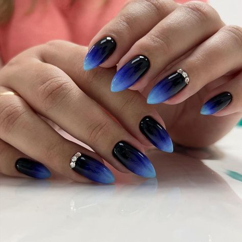 Jan Nails, Black And Blue Nails, Royal Blue Nails Designs, Black Ombre Nails, Black Almond Nails, Faded Nails, Ombre Nail Art, Blue Ombre Nails, Ombre Nail Art Designs