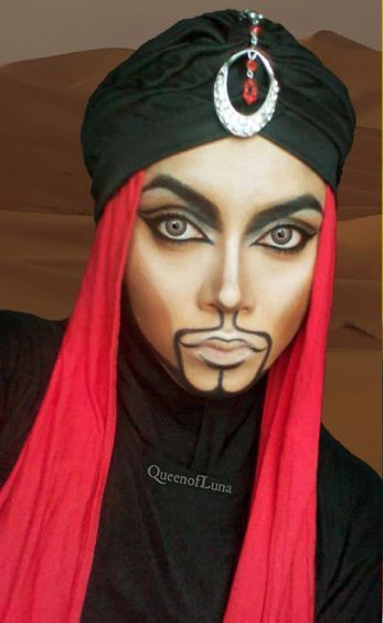 Unknown [as Jafar] (Cosplay by QueenOfLuna @Instagram) #Aladdin Disney Villian Makeup, Jafar Makeup, Pantomime Outfits, Jafar Cosplay, Aladdin Makeup, Halloween Costume Meme, Muslim Makeup, Jafar Costume, Makeup Artistique