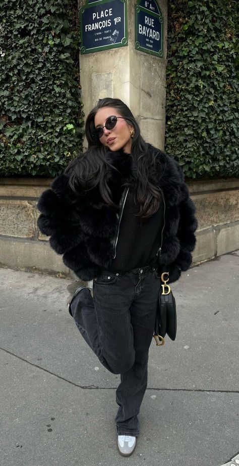 Black Fur Coat Outfit, Zoe Liss, Fur Coat Outfit Casual, Cinema Outfit, Fur Coat Outfits, Faux Fur Coats Outfit, Fur Jacket Outfit, Nyc Winter Outfits, Mob Wife Aesthetic