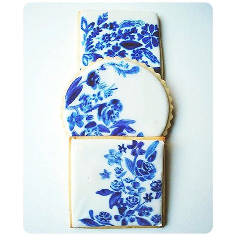 Custom Cookie Sass prices vary by SogisHoneyBakeshop on Etsy Delft Wedding, Biscuit Favours, Delicate Cookies, Painted Sugar Cookies, Painted Cookies, Cookie Wedding Favors, Wedding Cookie, Blue Cookies, Paint Cookies