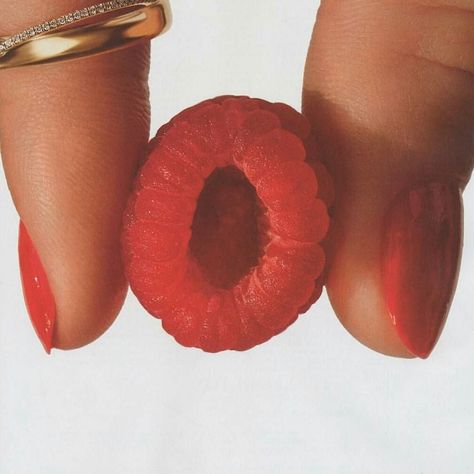 Have a juicy weekend Red Nail Polish, Outfit Vintage, Red Nail, Mia 3, Best Friend Goals, Jewelry Photography, Red Aesthetic, 로고 디자인, Vogue Paris