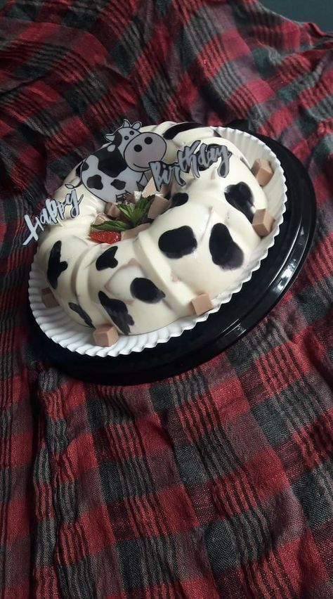 Cow Desert Ideas, Jello Ideas, Cow Print Birthday, Mexican Style Dresses, Barn Parties, Cow Birthday, Baby Shawer, Cowboy Party, Cow Boy