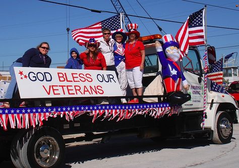 Wagon Floats, Parade Float Theme, Parade Float Ideas, Parade Float Decorations, Christmas Parade Floats, 4th Of July Games, Parade Ideas, Floating Decorations, Pet Parade