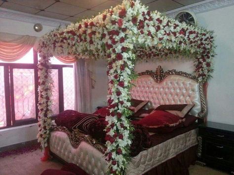 Bridal Room Decorations Pakistani, Bridal Room Decorations, Bedroom Inspirations For Small Rooms, Bridal Room Decor, Wedding Night Room Decorations, Beautiful Bed Designs, Night Room, Bedroom Inspiration Cozy, Wedding Room Decorations