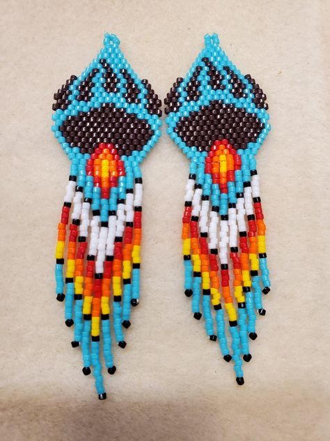 Native American Beaded Earrings Pattern Brick Stitch, Seed Bead Projects, Native American Beadwork Patterns, Native Beading, Beautiful Beaded Earring, Seed Bead Jewelry Patterns, Native Beading Patterns, Native Crafts, Beading Inspiration