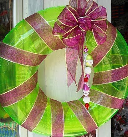 Cute idea for pool area! Christmas In July Decorations, Hawaii Christmas, Florida Christmas, Hawaiian Christmas, Beachy Christmas, Summer Christmas, Tropical Christmas, Unique Christmas Decorations, Christmas Parade