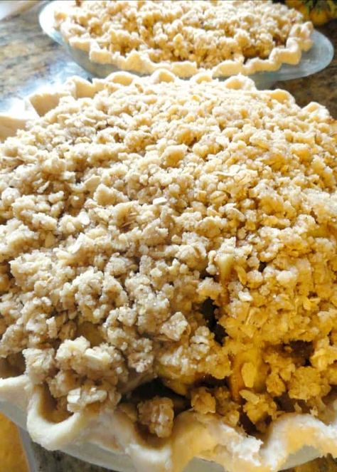 Caramel Dutch Apple Pie, Crumble Apple Pie, Super Bowl Cupcake, Apple Crisp Pie, Dutch Apple Pie Recipe, Crunch Topping, Gluten Free Apple Pie, Apple Crumble Pie, Dutch Apple Pie