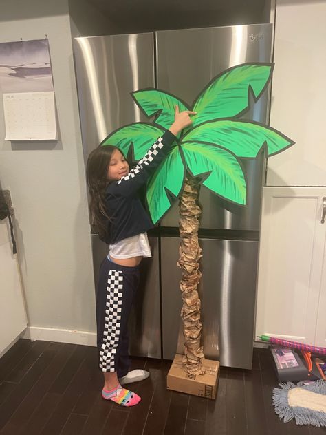 Cardboard Palm Tree Diy, Diy Surfboard Decor Party, Diy Tropical Party Decorations, Diy Coconut Tree, Cardboard Palm Tree, Luau Christmas Party, Palm Tree Diy, Diy Palm Tree, Kids Church Decor