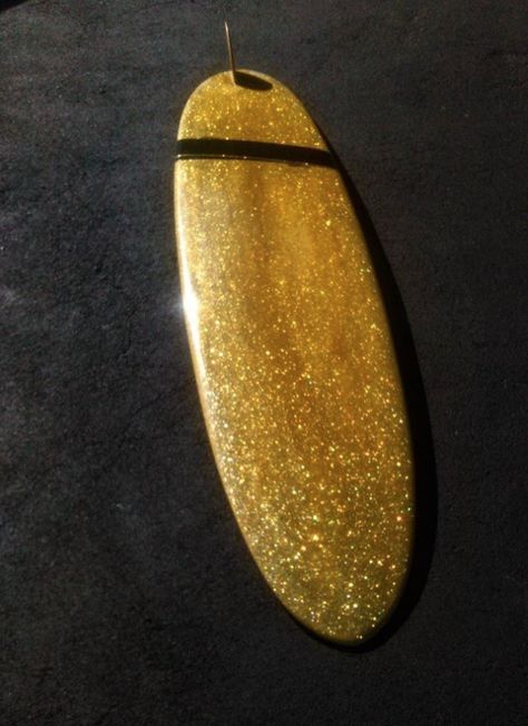 Gold glitter surfboard (very Duck Drake) Glitter Surfboard, Longboard Surfboard, Surfboard Painting, Skateboard Art Design, Beach Cars, Surf Boards, All That Glitters Is Gold, Surfboard Art, Surfboard Design