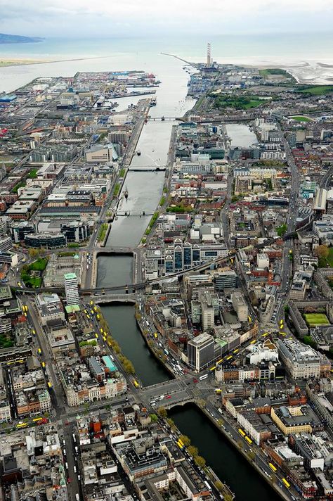 THE QUAYS - DUBLIN This picture really helps you understand how the quays are like the main arteries of the city. You can also appreciate when looking at this photo just how bad the traffic gets along them and why. Ireland Landscape, Ireland Homes, Visit Ireland, Dublin City, Republic Of Ireland, Aerial Photo, Photo Of The Day, Dublin Ireland, Ireland Travel