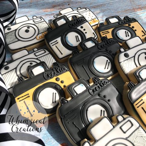 Camera Royal Icing Cookies, Camera Cookies Decorated, Photographer Cookies, Camera Cookies, Cookie Workshop, Photography Cookies, Yearbook Club, Camera Cakes, Photography Business Branding