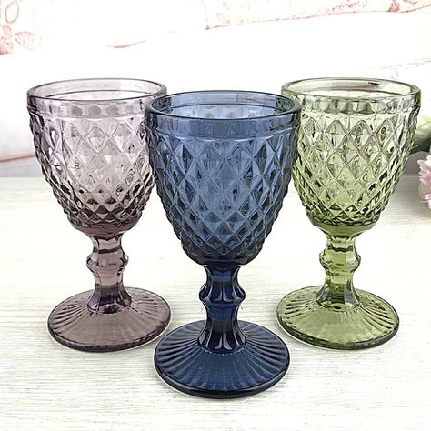 Crystal Glasses Wedding, Goblet Cup, Teepee Wedding, Blue Wine Glasses, Vintage Goblets, Beautiful Glasses, Events Company, Blue Kitchen Decor, Colored Glassware