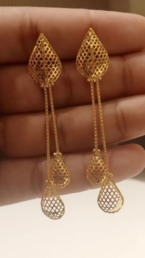 ##goldjewellery #newdesign #trendydesign #trending #new #gold #jewellery #goldmaker #goldearring #earringdesign #earring #latestdesign #2022jewellerydesign #indianjewllerydesign #indiangoldmaker #goldjewelleryset Dubai Earring Design Gold, Latest Gold Earrings Designs, Aesthetic Earring, Necklace Women Gold, Women Gold Chain, Unique Gold Jewelry Designs, Bridal Design, New Gold Jewellery Designs, Gold Earrings Models