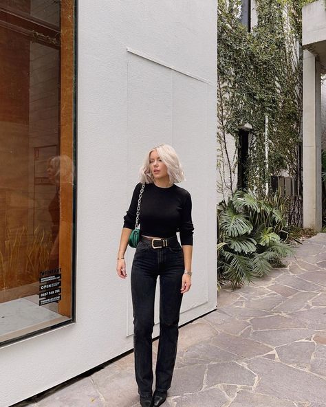 39.6 mil curtidas, 182 comentários - Laura Jade Stone (@laurajadestone) no Instagram: “🖤” Laura Jade Stone, Leather Waist Belt, All Black Fashion, Dramatic Style, Chic Pants, All Black Outfit, Belt Black, Jade Stone, Outfits Casuales