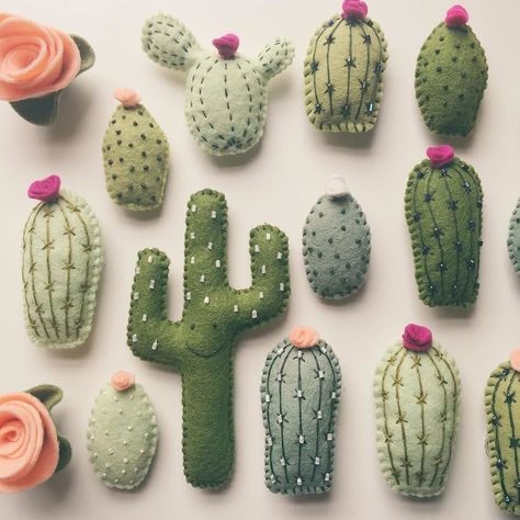 CLOSING up shop tmrw evening at 8PM. Free shipping on magnets to US. Use code "BEEHIVE" for 10% off. by lunabeehive Felt Cactus, Cactus Craft, Baby Mobil, Desert Decor, Cactus Pillow, Cactus Diy, Diy Bebe, Cactus Decor, Mini Succulents