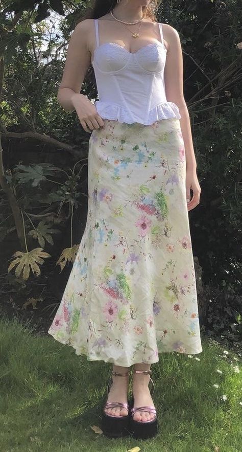 my spotify is linked click the pic :) 90s Midi Skirt Outfit, Floral Skirt Outfits Aesthetic, Long Floral Skirt Outfit, Long Skirt Outfit Ideas, Floral Long Skirt, Outfits Floral, Swaggy Outfits, Cute Skirts, Girly Outfits