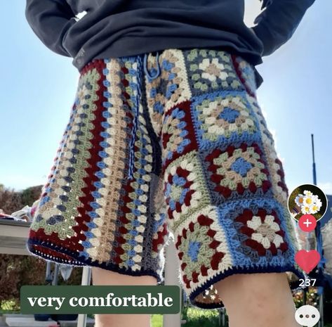 Granny Square Shorts Layout, Crochet Granny Square Shorts Pattern, Crochet Granny Square Shorts, Granny Square Shorts, Crochet Bottoms, Granny Square Crochet Patterns Free, Crochet Pants, Crochet Blanket Designs, Crochet Weaves