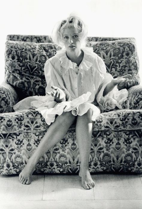 Monica Vitti Monica Vitti, Nadja Auermann, Gabriel Garcia Marquez, Italian Beauty, Italian Actress, Beauty Images, Iconic Women, Famous Faces, Photography Women