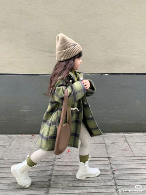 #KidsFashion #CuteKidsOutfits #MiniFashionistas #KidsStyle #TrendyKids #LittleFashionistas #KidsClothing #StylishKids #KidsOOTD #KidsWardrobe Toddler Girls Winter Outfits, Kids Winter Outfits Girl, Toddler Girl Winter Outfits, Winter Kids Outfits, Kids Winter Outfits, Kids Winter Fashion, Foto Baby, Trendy Kids