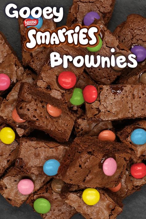 Try our easy chocolate brownie recipe for a gooey, soft treat, with colourful SMARTIES® that melt in your mouth 😋 Smartie Desserts, Baking With Smarties, Smarties Recipes, Smartie Cake Ideas, Cookies With Smarties, Smarties Brownies, Smartie Cookies, Smarties Chocolate, Cake With Smarties Inside