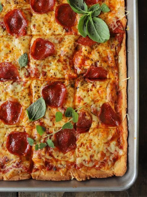 High Protein Sheet Pan Pizza - Kayla's Kitch and Fix Protein Sheet Pan Meals, High Protein Sheet Pan Meals, Sheet Pan Pizza, Sheet Pan Meals, Protein Meals, Pan Meals, Gluten Free Pizza, Protein Recipes, Pan Pizza