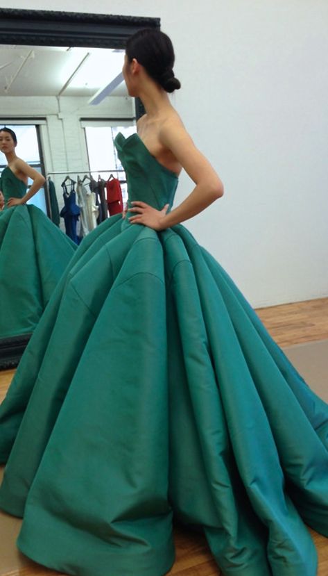 Liu Wen, Couture Sewing, Zac Posen, Designer Gowns, Gorgeous Gowns, Green Wedding, Beautiful Gowns, Couture Dresses, Fancy Dresses