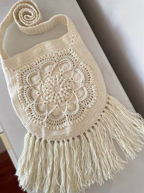 Boho Crochet Patterns, Boho Woman, Crochet Boho Bag, Confection Au Crochet, Crochet Work, Bohemian Bags, Handbag Pattern, Crochet Purse, Boho Purses