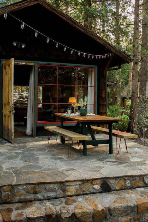 Cabin Aesthetic, Cabin Inspiration, Cabin Exterior, Cottage In The Woods, Cabin Living, A Cabin, Small Cabin, Cabin Style, Cabin In The Woods