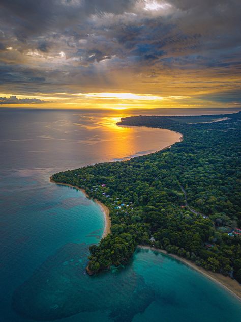 Puerto Viejo es una joya del Caribe sur Costarricense. Rica en historia, vistas y gastronomía, Es un imperdible si vistas Costa Rica. https://bit.ly/2XPNk6U Costa Rica Travel, Rainy Season, Instagram Repost, Costa Rica, Water, Travel, Instagram