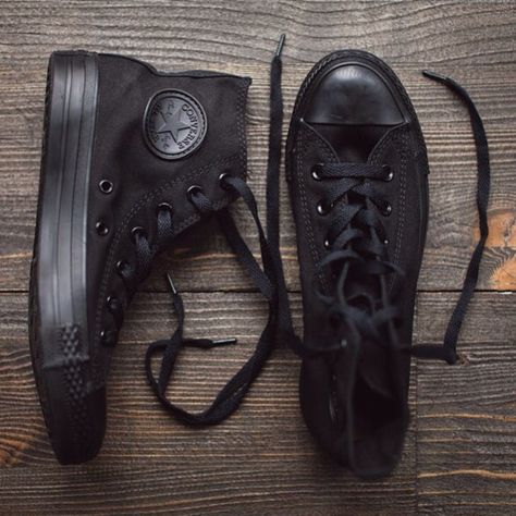 I want these Converse so much Dr Shoes, Shoes Illustration, Shoes Photography, Shoes Drawing, Shoes Teen, Black Converse, Balenciaga Shoes, Swag Shoes, Sneakers Men Fashion