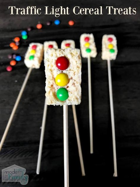 Inspired by one of my kids’ favorite movies – Disney Pixar Cars 3! Here is a recipe to create Rice Cereal Traffic Lights. Two Fast Two Curious, Disney Cars Birthday Theme, Two Fast Two Furious, Disney Themed Food, Cars Birthday Party, Postre Keto, Car Birthday Theme, Cars Theme Birthday Party, Cereal Treats