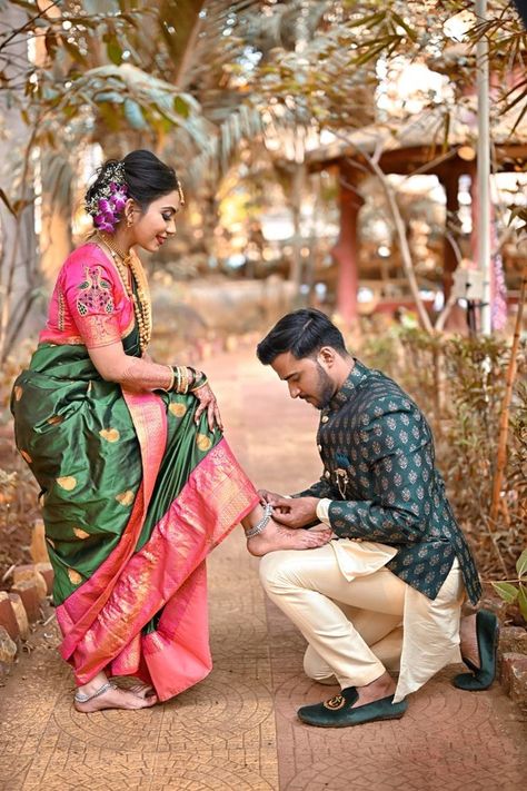 Saree Couple Photoshoot, Ring Ceremony Couple Poses, Engagement Poses For Couple, Maharashtrian Couple, New Love Pic, Grooms Outfit, Pre Wedding Photoshoot Props, Engagement Pose, Indian Wedding Poses