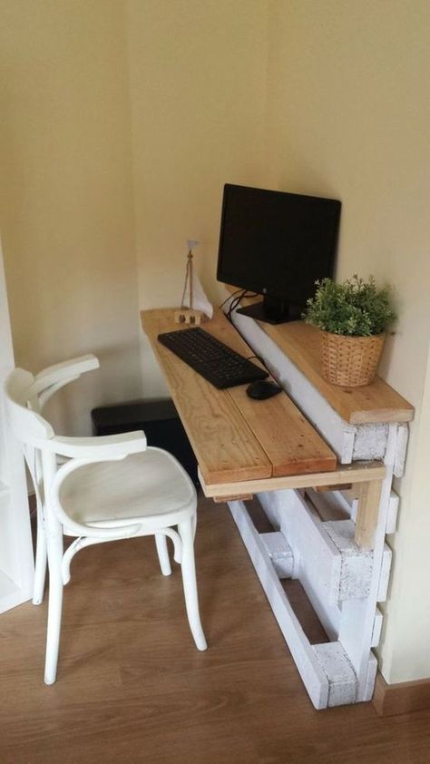 Pallet Desk, Tiny House Furniture, Pallet Projects Furniture, Pallet Decor, Creative Furniture, Interior Design Diy, Pallet Furniture Outdoor, Diy Pallet Projects, Diy Furniture Projects