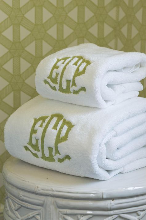 Machine Embroidery Tutorials, Monogram Machine, Couples Monogram, Sewing Machine Embroidery, Monogram Towels, Applique Monogram, Machine Embroidery Projects, Embroidery Monogram, Apartment Style