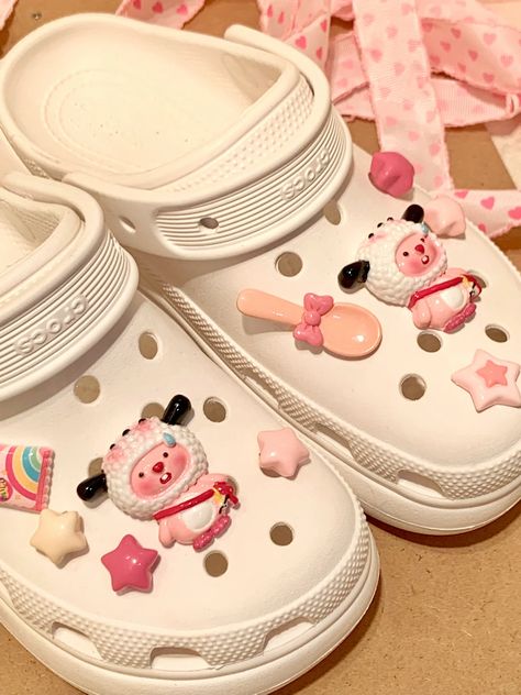 Sanrio Crocs, Sandal Crocs, Crocs With Charms, Telur Rebus, Diy Slippers, Cartoon Shoes, Cosplay Shoes, Buzz Lightyear, Disney Wedding