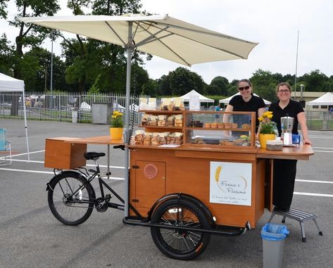 STREET_FOOD_SWEET_PASTICCERIA_AMBULANTE_ITINERANT_PASTRY_SHOP_1 Breakfast Cart, Wooden Work Bench, Wooden Workbench, Gerobak Dorong, Food Bike, Bike Food, Bread Display, Mobile Food Cart, Wooden Work