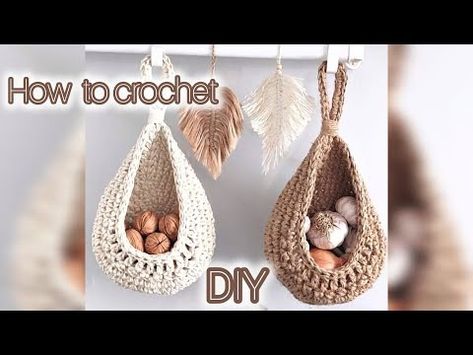 (29) How long it takes me to complete a crochet hanging basket - YouTube Camper Crochet, Crochet Hanging Basket, Garlic Keeper, Crochet Hanging, Wall Hanging Basket, Christmas Kitchen Decor, Diy Basket, Plant Hangers, Hanging Basket