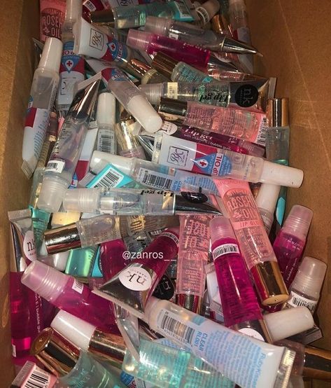 Lip Gloss Collection Aesthetic, Lipgloss Aesthetic, Lipgloss Collection, Girl Heaven, Lip Gloss Cosmetics, Lip Balm Collection, Best Lip Gloss, Lip Care Routine, Lipgloss Lips